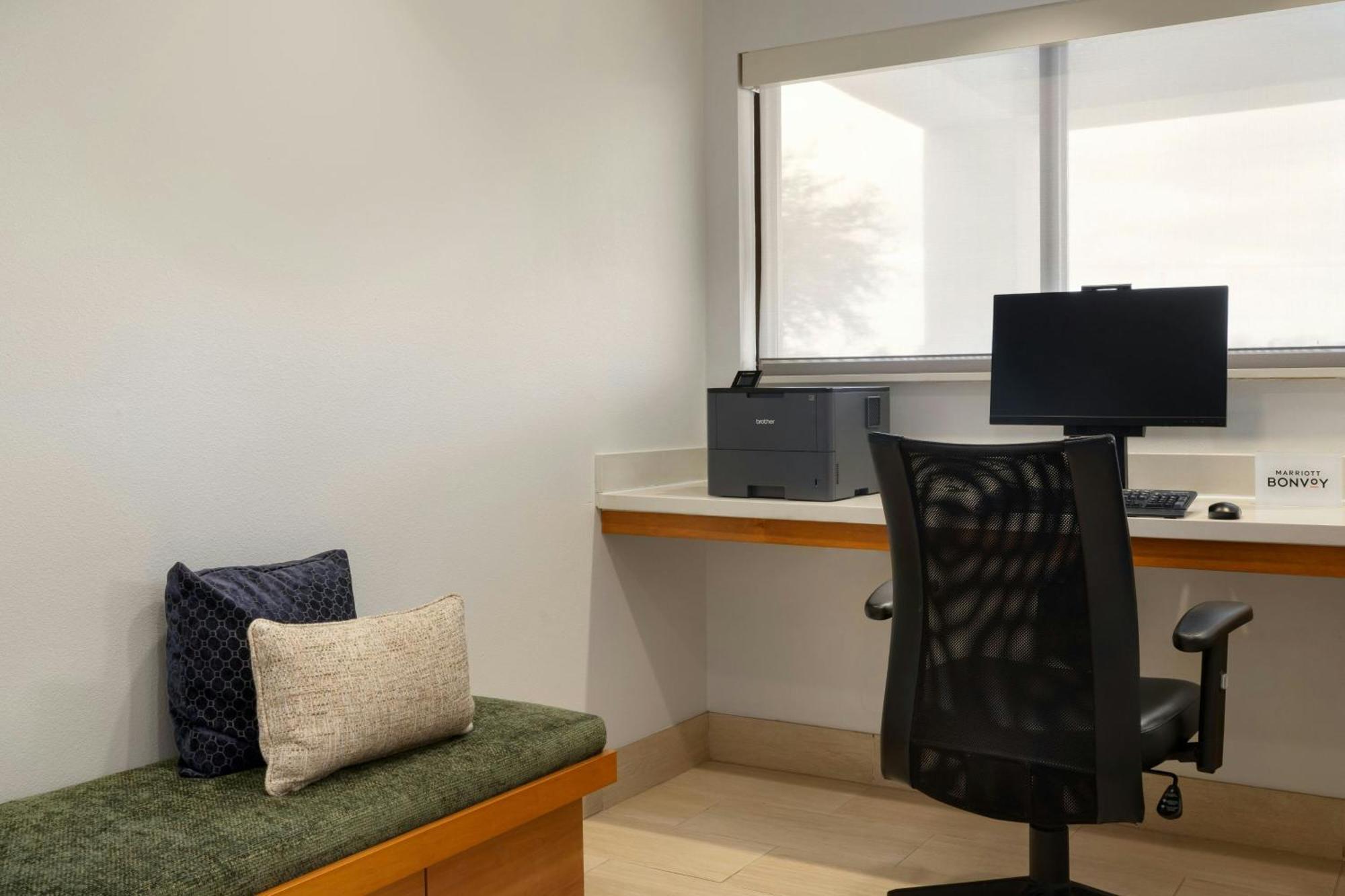 Towneplace Suites By Marriott Александрия Екстериор снимка